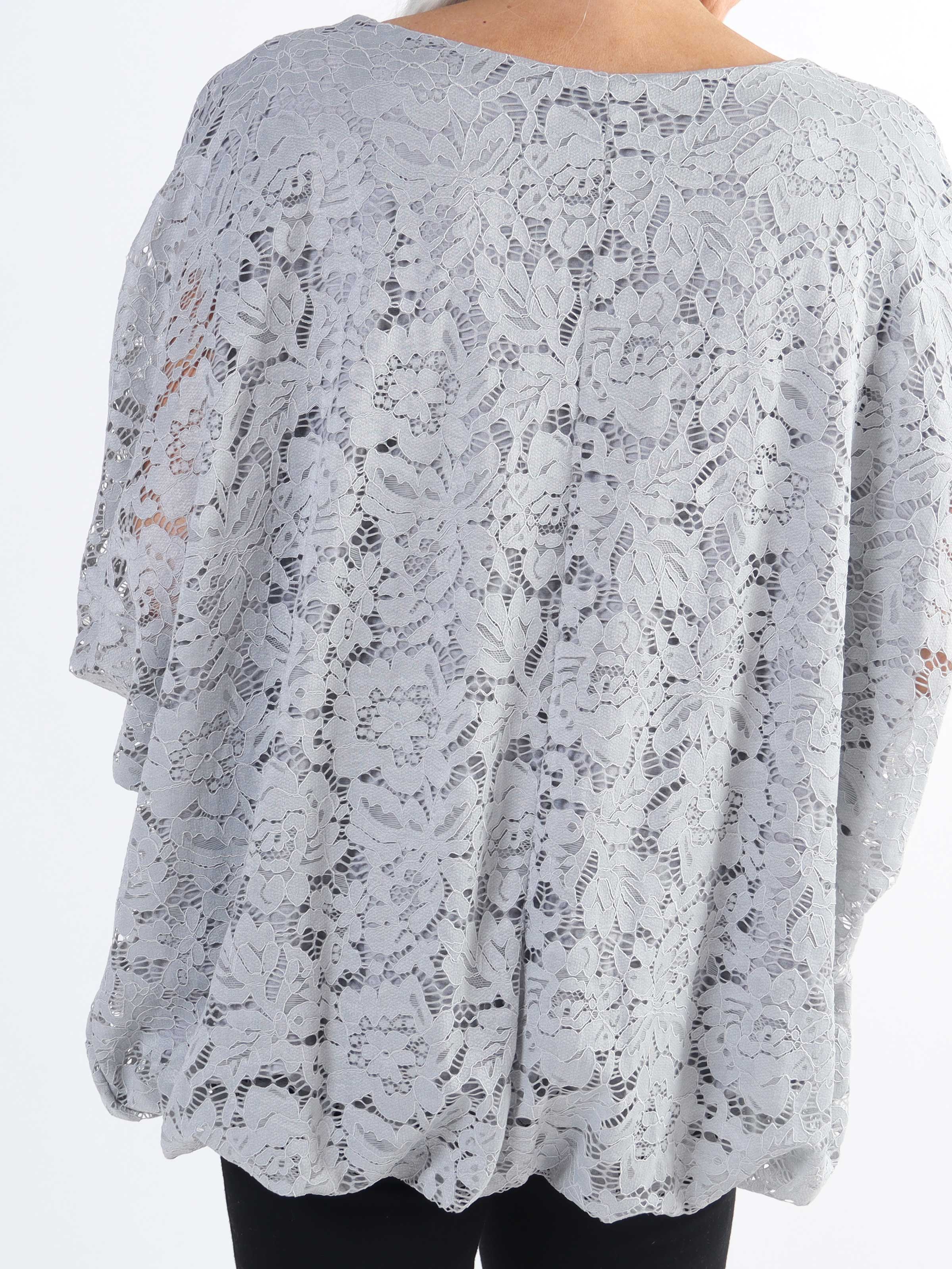 Destiny Lace - Plus size bluse i blonde med flagermusærmer